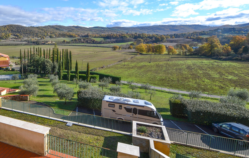 Charmante vakantiewoning op een rustige locatie op het Toscaanse platteland.

U verblijft op de eerste verdieping van een goed onderhouden, grote woning met veel ruimte, een fantastisch uitzicht en ee..