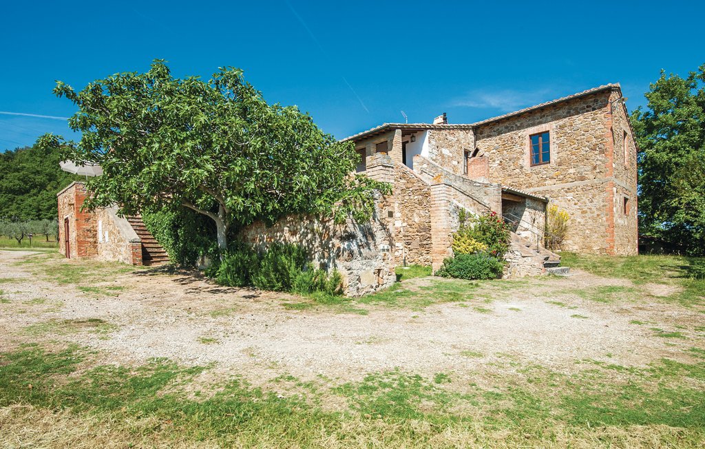 Ferienwohnung in Natursteinhaus mit Panoramablick in der Nähe des kleinen, charakteristischen Orts San Quirico D'Orcia (4 km). Das Haus mit der ehemaligen Scheune, die letztere an einer Seite des Bau..