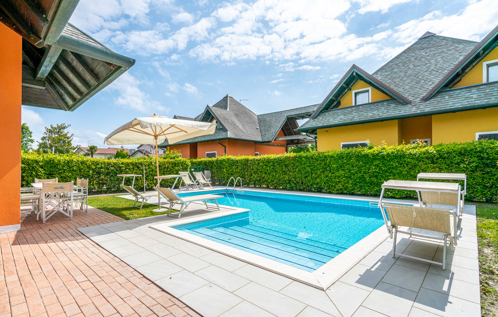 Albarella is een privé-eiland in het zuiden van Venetië, in het regionale park van de Po Delta en is een van de meest stijlvolle en best uitgeruste toeristische bestemmingen aan de Adriatische Zee. ..