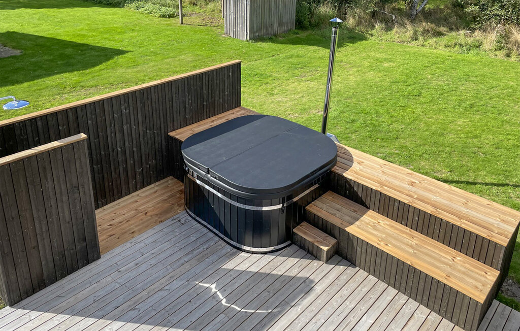 Geniet van je verblijf in dit moderne en mooie vakantiehuis in de populaire badplaats Marielyst.

Kom aan en kijk uit naar je vakantie met je gezin in dit stijlvolle en uitnodigende huis. Grote ramen,..