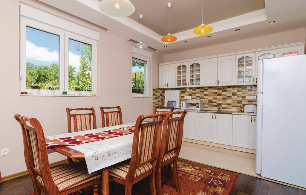 Semesterhus - Herceg Novi-Mojdez , Montenegro - MNH200 4