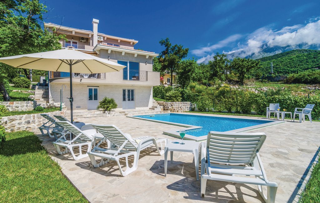 Semesterhus - Herceg Novi-Mojdez , Montenegro - MNH200 1