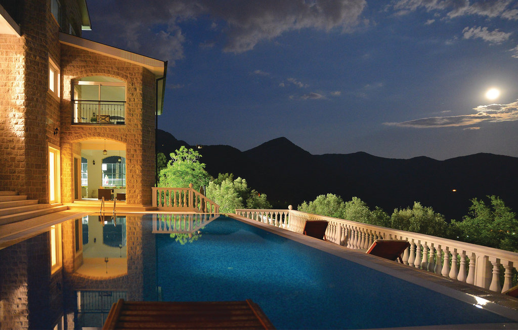 Feriehus - Herceg Novi-Sasovici , Montenegro - MNH122 13