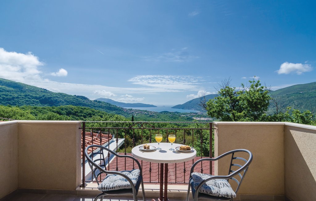 Semesterhus - Herceg Novi-Mojdez , Montenegro - MNH200 8