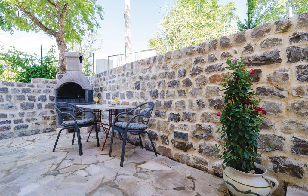 Semesterhus - Herceg Novi-Mojdez , Montenegro - MNH200 9