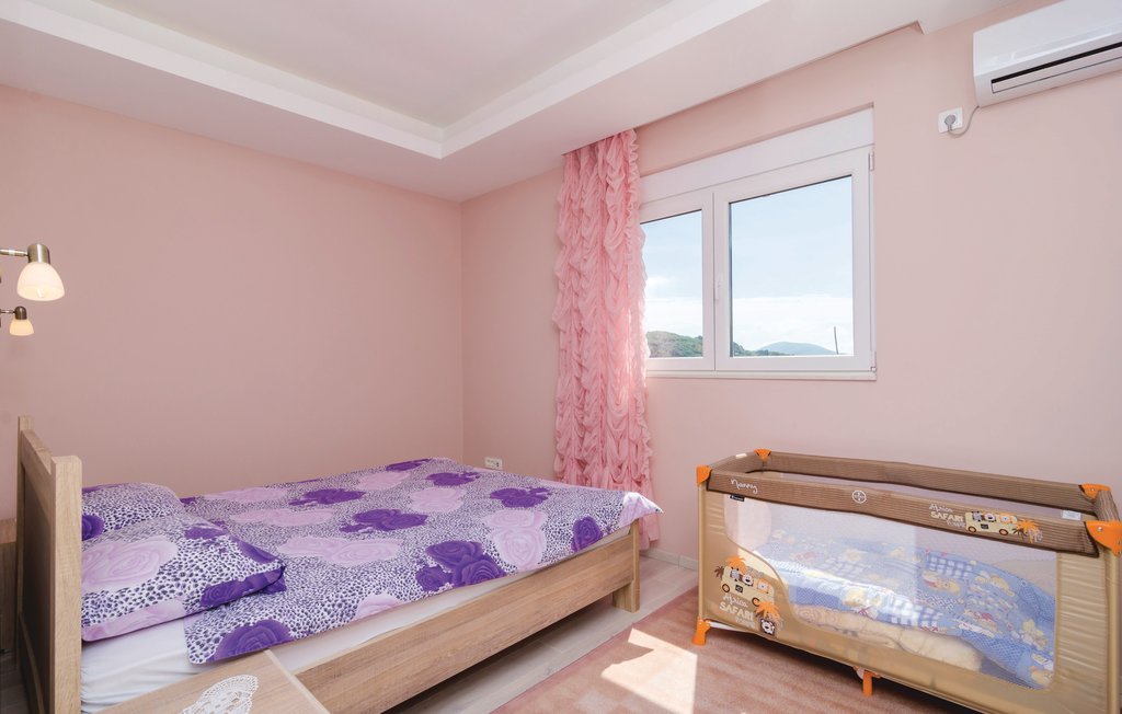 Semesterhus - Herceg Novi-Mojdez , Montenegro - MNH200 17