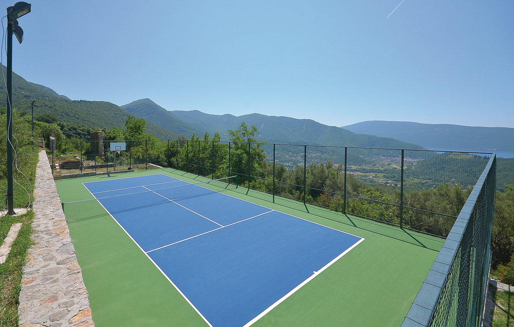 Feriehus - Herceg Novi-Sasovici , Montenegro - MNH122 47