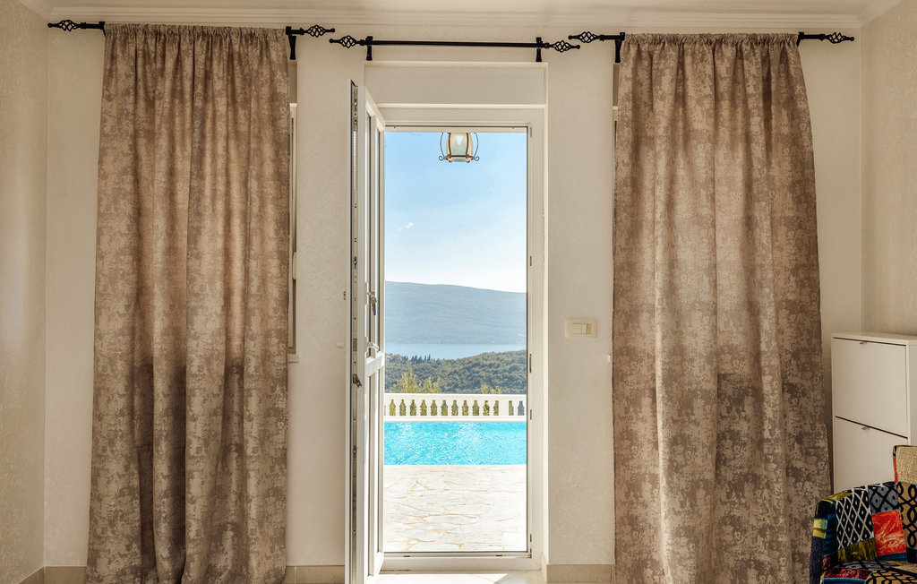 Feriehus - Herceg Novi-Sasovici , Montenegro - MNH122 41