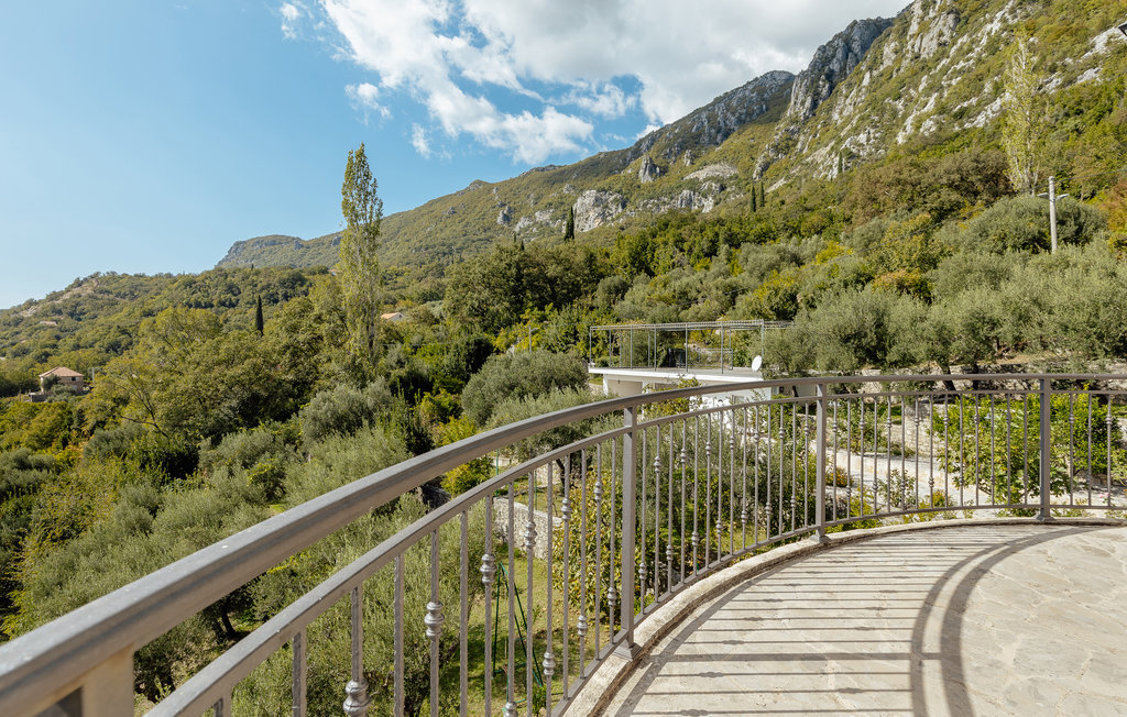 Feriehus - Herceg Novi-Sasovici , Montenegro - MNH122 27