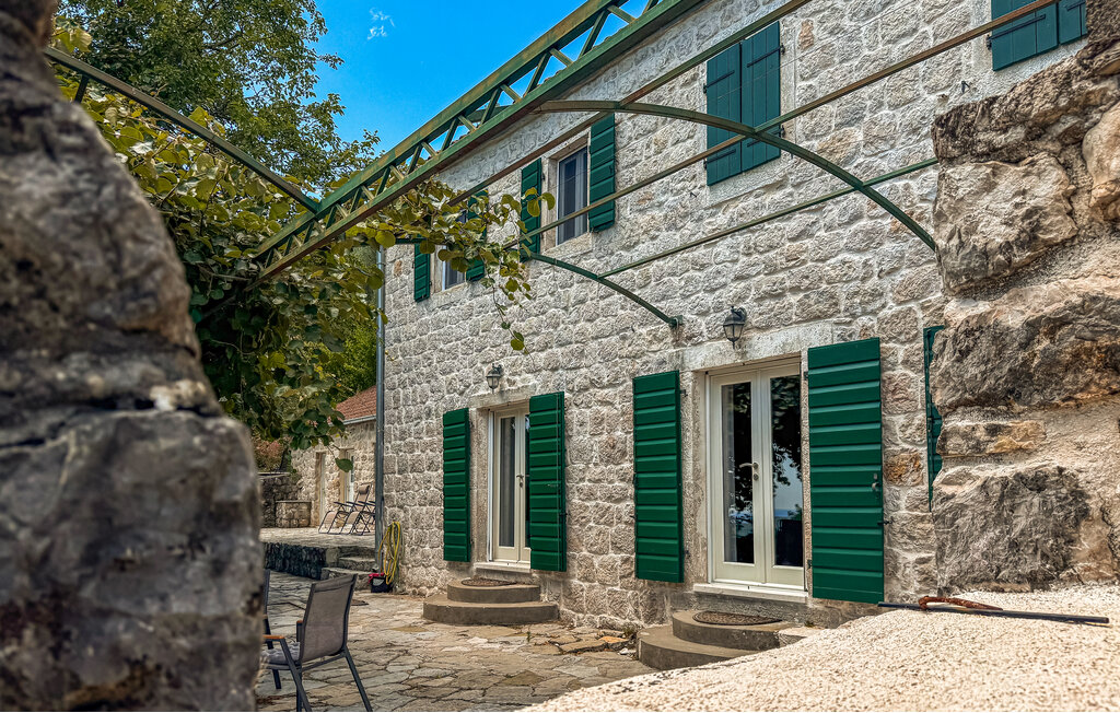 Feriehuse - Herceg Novi- Sasovici , Montenegro - MNH154 10