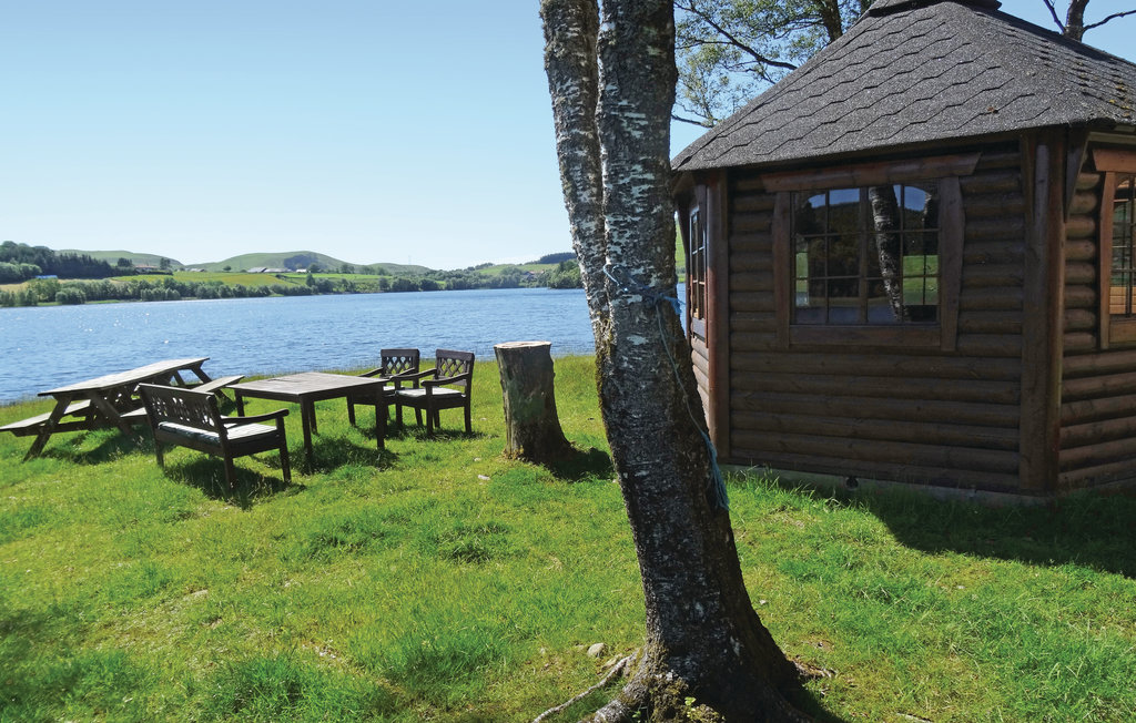 Schöne Ferienwohnung auf idyllischem Grundstück direkt am Bråstein-See.

Senken Sie Ihre Schultern und genießen Sie einen herrlichen Urlaub in dieser schönen Ferienwohnung. Direkt neben dem Brås..