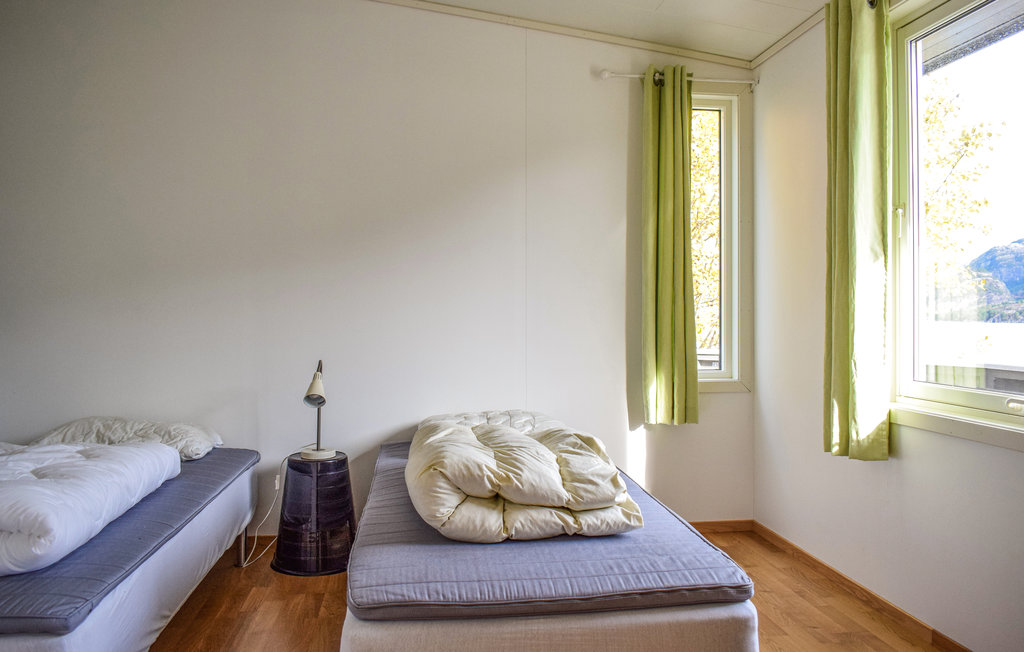 Semesterhus - Jørpeland , Norge - N16990 8