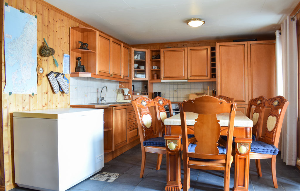 Freuen Sie auf einen wunderbaren Urlaub in der Ferienwohnung mit Zugang zur Seebrücke von der Terrasse.


Die Wohnung begrüßt ihre Gäste im Erdgeschoss des Seehauses und ist mit der modernen Einri..