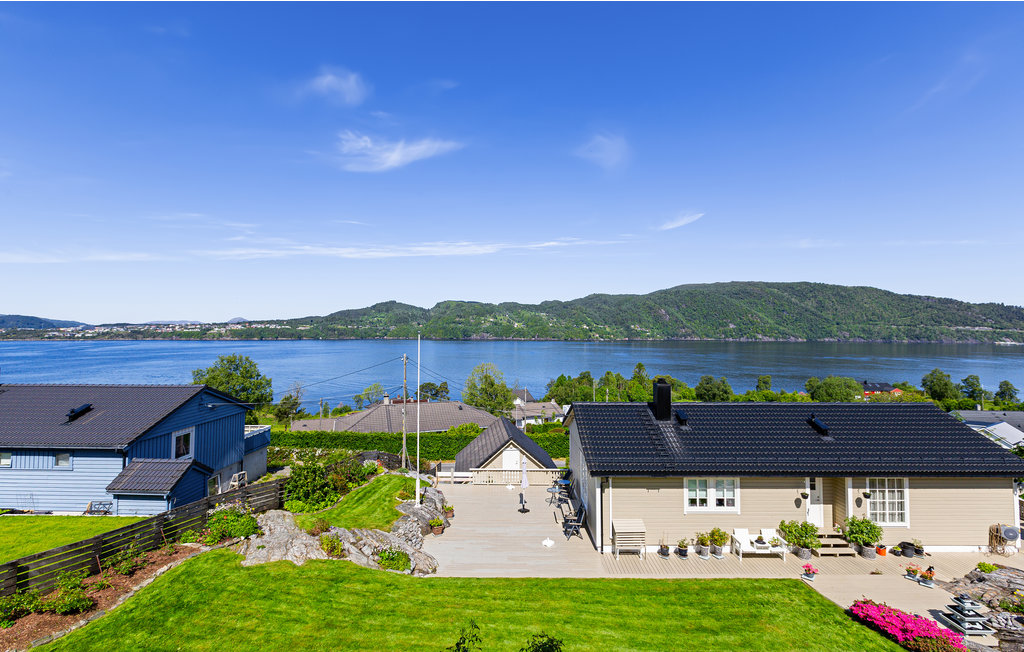 Holiday home - Hamre/Osterøy , Norway - N20422 | Novasol