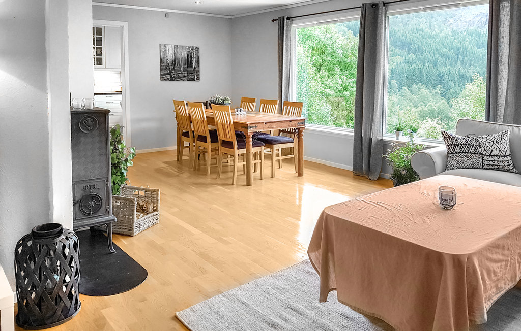 Semesterhus - Eikemo i Lindås , Norge - N20085 3