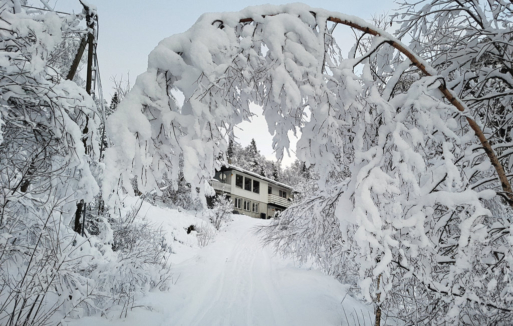 Semesterhus - Eikemo i Lindås , Norge - N20085 11