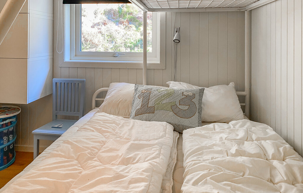 Semesterhus - Måløy , Norge - N24112 13