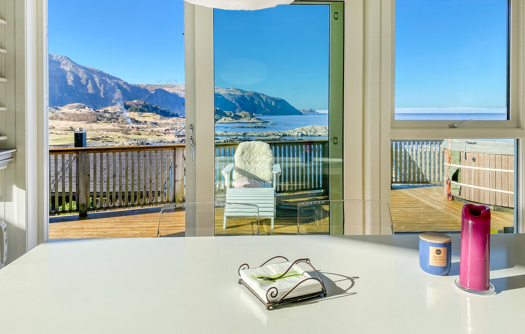 Semesterhus - Måløy , Norge - N24112 6