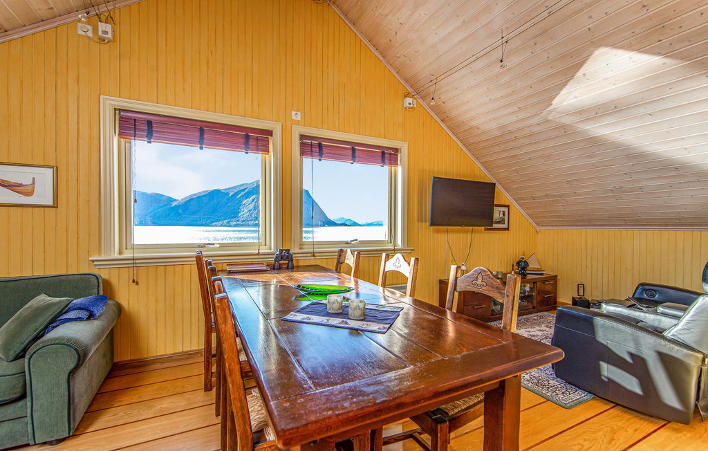 Semesterhus - Sykkylven/Hundeidvik , Norge - N27151 3