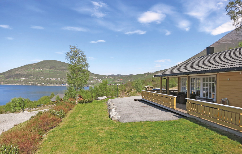 Semesterhus - Sykkylven/Hundeidvik , Norge - N27599 9