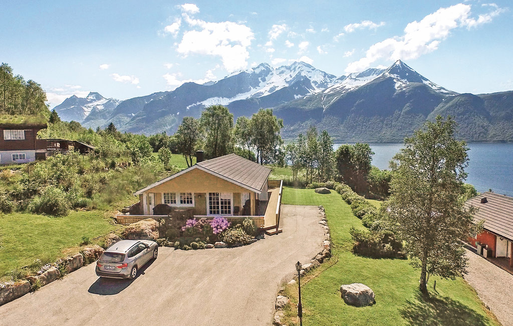 Semesterhus - Sykkylven/Hundeidvik , Norge - N27599 1