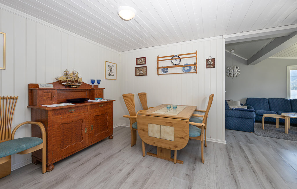 Willkommen im Isfjorden in Romsdal.

Dieses Ferienhaus hat die spektakulärste Aussicht aus dem Wohnzimmerfenster. Das Ferienhaus ist gemütlich und hell eingerichtet und bietet Platz für 4 Personen...