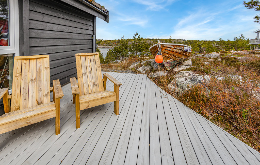 Schönes Ferienhaus in abgeschiedener Lage und mit Panoramablick. Kurze Entfernung zum Meer und viele Wanderwege in der Nähe. Ein Teil dessen, was Tustna so attraktiv macht, sind die Bergen und die a..