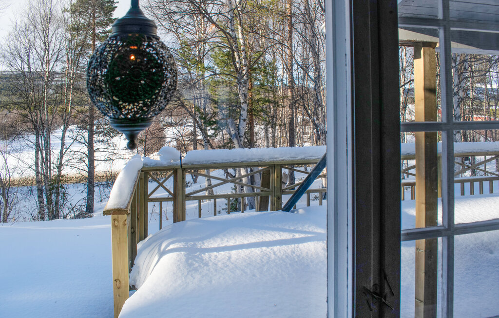 Geniet van deze rustige plek met je gezin en ontspan in dit gezellige vakantiehuis.

In de buurt van Havsjøen verwelkomt dit rustieke houten huis je met familiecharme. Hier voel je je thuis en vind j..