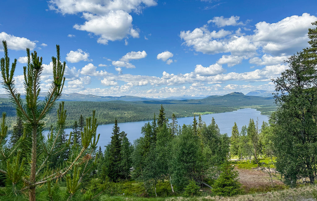 Verbringen Sie in diesem Ferienhaus einen unvergesslichen Urlaub mit herrlichem Blick auf die Berge.

Das komfortable Haus empfängt Sie in wunderbarer Lage für Outdoor-Aktivitäten. Genießen Sie in..
