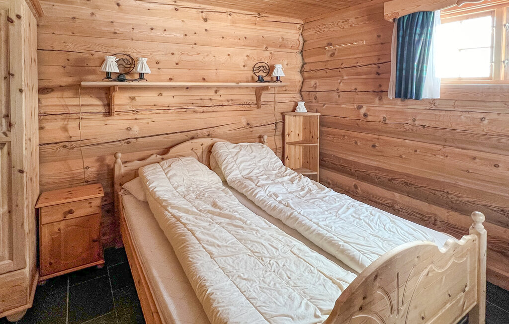 Freuen Sie sich auf eine wunderbare Zeit in diesem Ferienhaus in idealer Lage für Aktivitäten in der Natur.

Willkommen in dem geräumigen Haus, das Sie am Kvamsfjellet in fantastischer Lage für ei..
