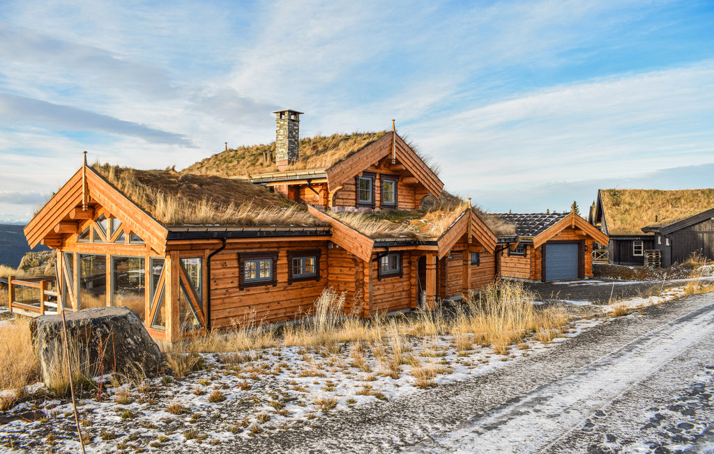 Maak je klaar voor een actieve vakantie in een unieke hut met vegetatiedak en natuurlijke inrichting.

Het vakantiehuis straalt een zekere warmte uit en is ook modern ingericht met prachtige natuurlij..