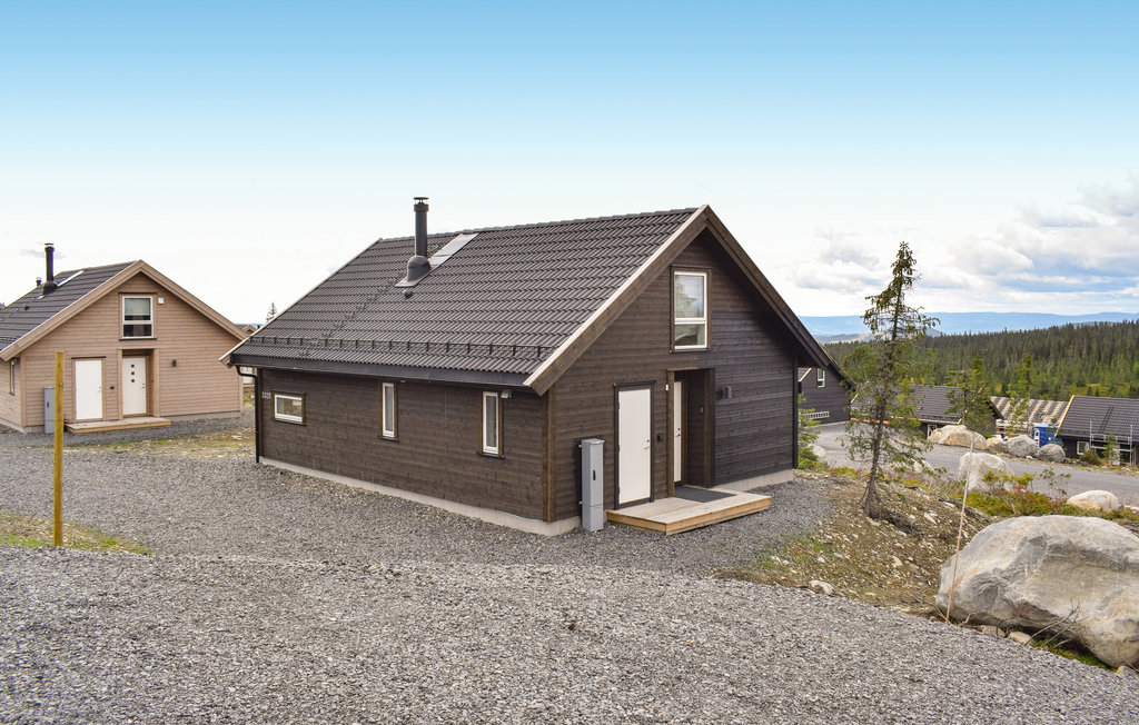 Genießen Sie einen modernen Urlaub in den Bergen mit Komfort, Licht und weiter Aussicht.

Verbringen Sie erholsame Tage in diesem stilvollen Ferienhaus, das mit seiner klaren Architektur und großen ..