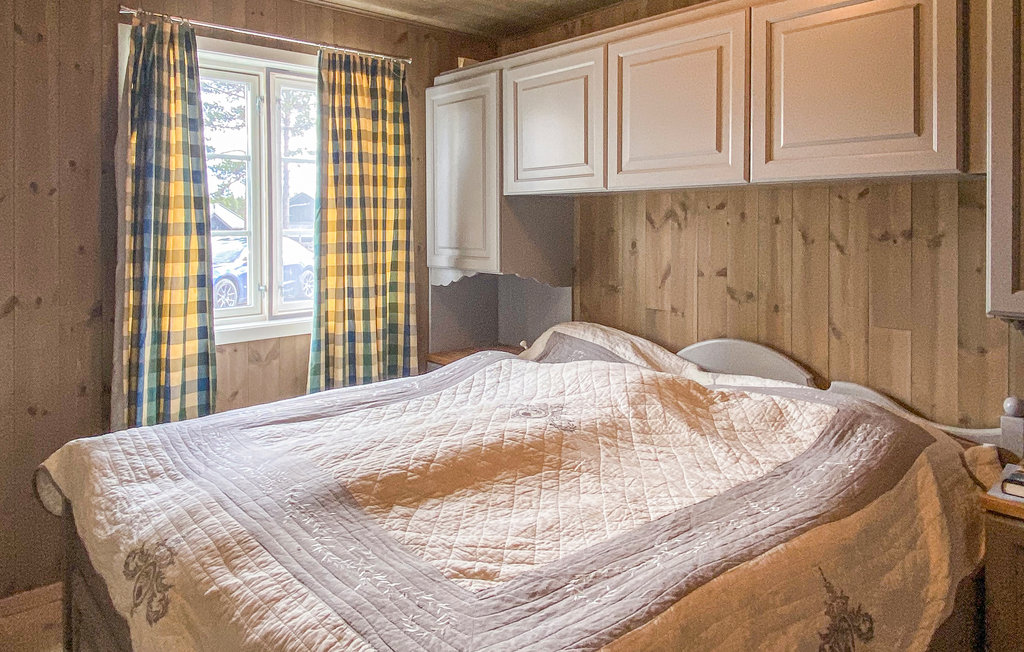 Mooie hut bij Sanderstølen.

Beleef een fantastische vakantie met vrienden, familie en viervoeters in dit prachtige vakantiehuis. De ruime kamers bieden veel ruimte om te koken, te ontspannen en same..