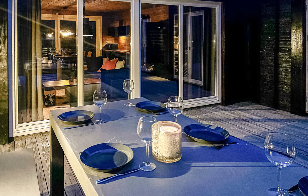 Erholen Sie sich in diesem modernen und gemütlichen Ferienhaus mit Blick auf die beeindruckende Natur Hemsedals.

Etwas außerhalb des Zentrums von Hemsedal liegt dieses wunderbare Ferienhaus, das Ko..
