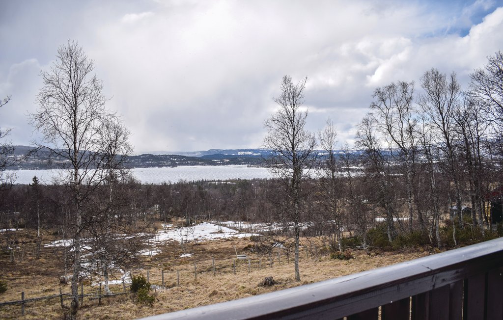 Genießen Sie die beeindruckende Bergkulisse von Hemsedal in diesem hellen und gemütlichen Ferienhaus in Lykkja.

Das charmante Haus mit seinen hohen Decken und der einladenden Einrichtung bietet Ihn..