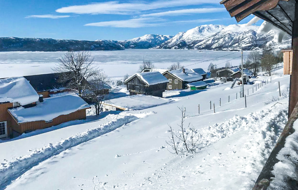 Super gemütliches Ferienhaus (Eldhus), direkt bei Totak.

Das Feuerwehrhaus befindet sich ganz oben auf unserem Hof und hat eine sehr schöne Lage mit schöner Aussicht. Die Hütte verfügt sowohl ü..