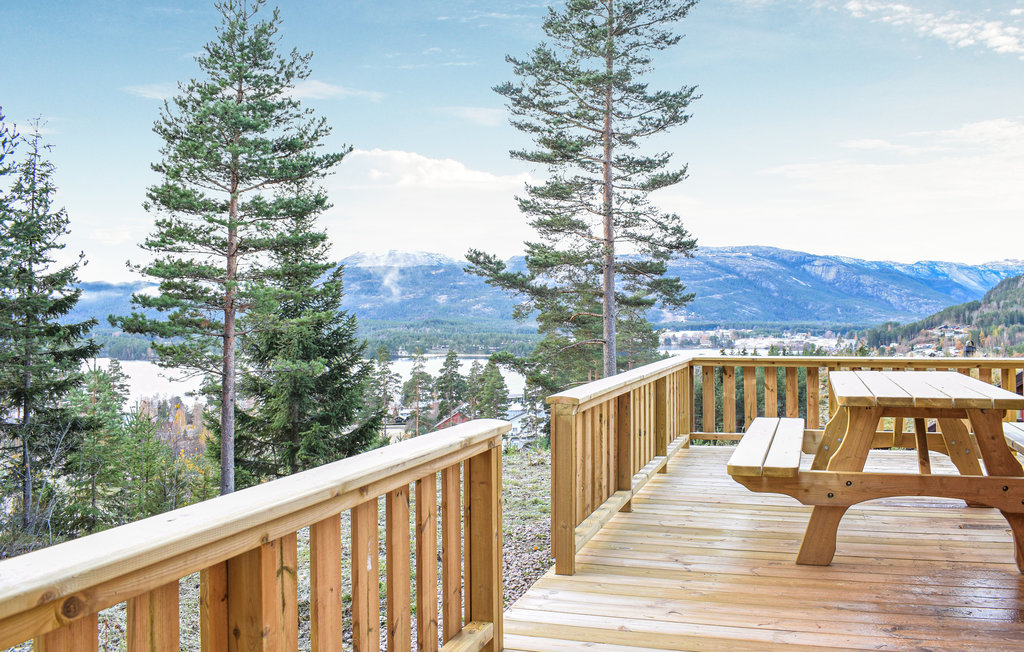 Willkommen in diesem reizvollen Ferienhaus hohen Standards, in Vrådal in Telemark gelegen. Wenn Sie einen aktiven, naturnahen Urlaub suchen, sind Sie hier richtig. Diese Provinz bietet gute Verhältn..