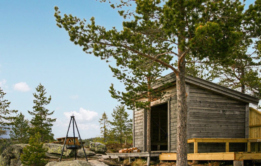 Gemütliches Ferienhaus in Kyrkjebygdheia mit herrlicher Aussicht auf das Gewässer, wo Sie angeln und schwimmen können. 

Das Holzhaus ist gut ausgestattet mit allem, was Sie für einen schönen Url..