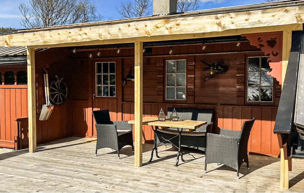 Verheug je op je natuurvakantie in dit gezellige vakantiehuis in Tuddal.

Reis af naar dit uitnodigende houten huis, dat je binnen verwelkomt met een gezellige sfeer. Houten schilderijen, sierlijke ra..