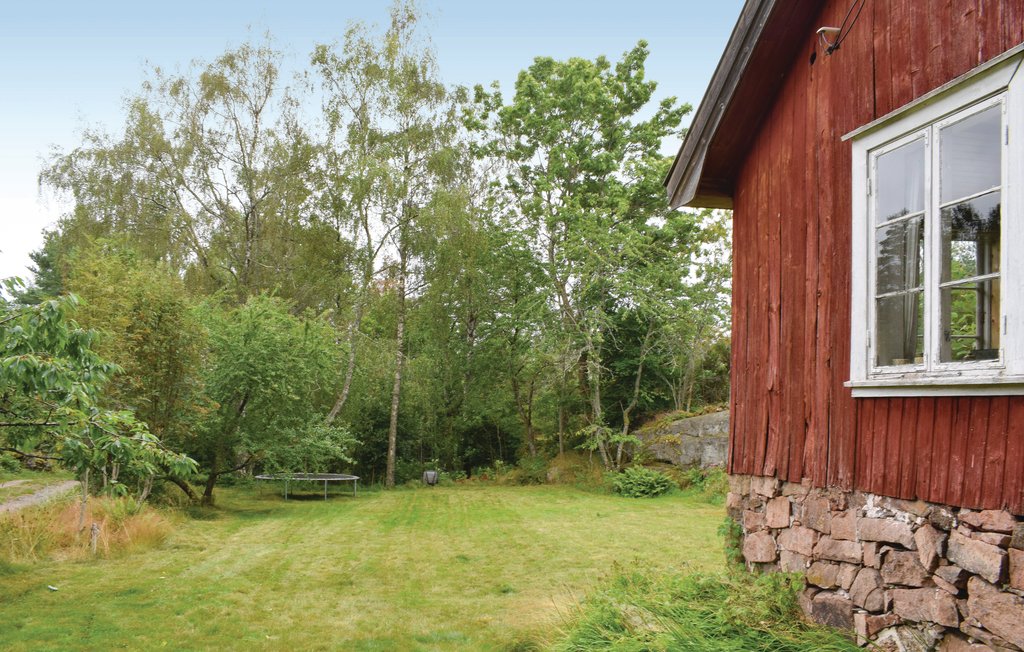 Einfaches, aber gemütliches Ferienhaus im idyllischen Kjøpmannskjær. Ruhige und erholsame Gegend. Viele Beeren und Pilze in den Wäldern. Aussendusche und Aussentoilette. In der Nähe von Tønsberg..