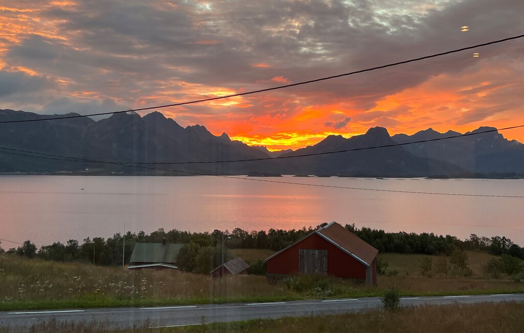 Dit gezinsvriendelijke vakantiehuis verwelkomt je met een fantastisch uitzicht op het fjordenlandschap van de Lofoten.

Reis naar de Lofoten en breng een onvergetelijke vakantie door in dit ruime huis..