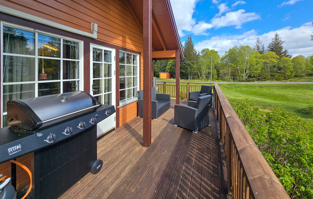 Beleef ontspannende dagen in dit charmante houten huis omgeven door natuur en Scandinavische rust.

Welkom op het eiland Vega, waar dit gezellige vakantiehuis een ideale uitvalsbasis is voor een actie..