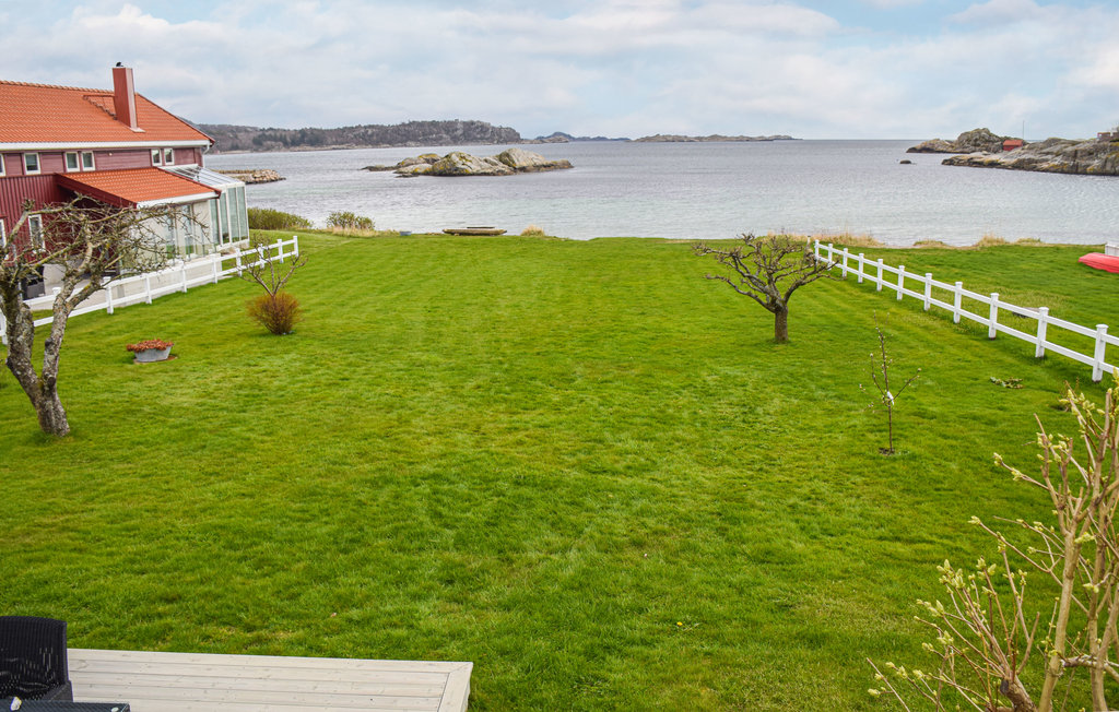 Gemütliches Haus mit Blick aufs Meer.
 
In diesem Haus bekommen Sie einen gemütlichen Urlaub mit vielen Möglichkeiten. In der norwegischen Natur liegt es perfekt für Ihren Urlaub direkt am Wasser...