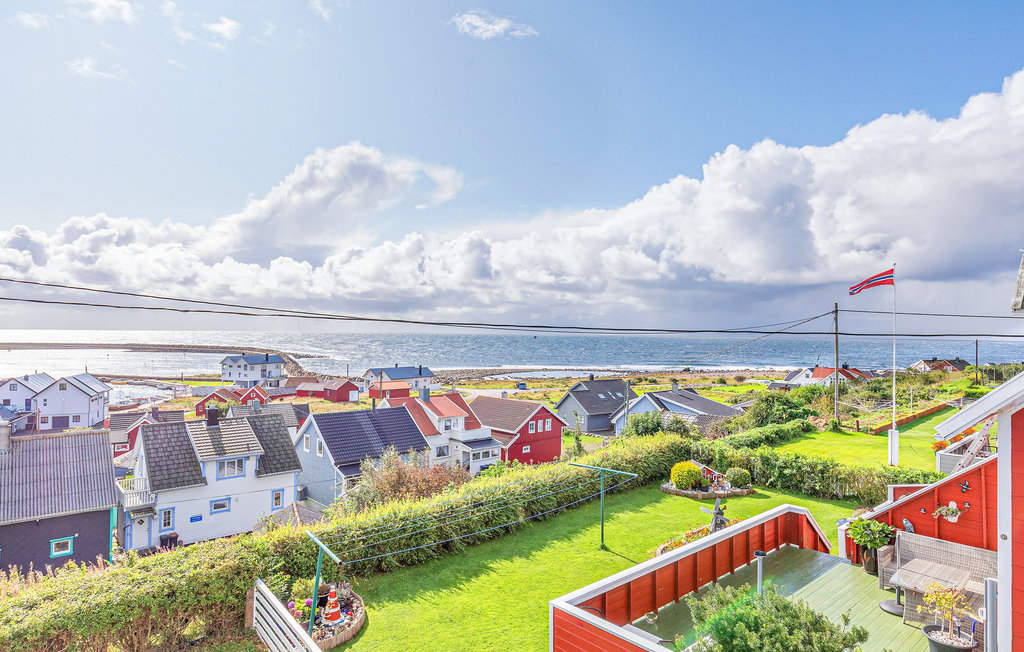 Geräumiges, komfortables Ferienhaus mit Panoramablick auf das Meer.

In Lista finden Sie dieses etwas ältere Ferienhaus in zwei Etagen. Im Innenraum erwartet Sie ein helles, komfortabel ausgestattet..