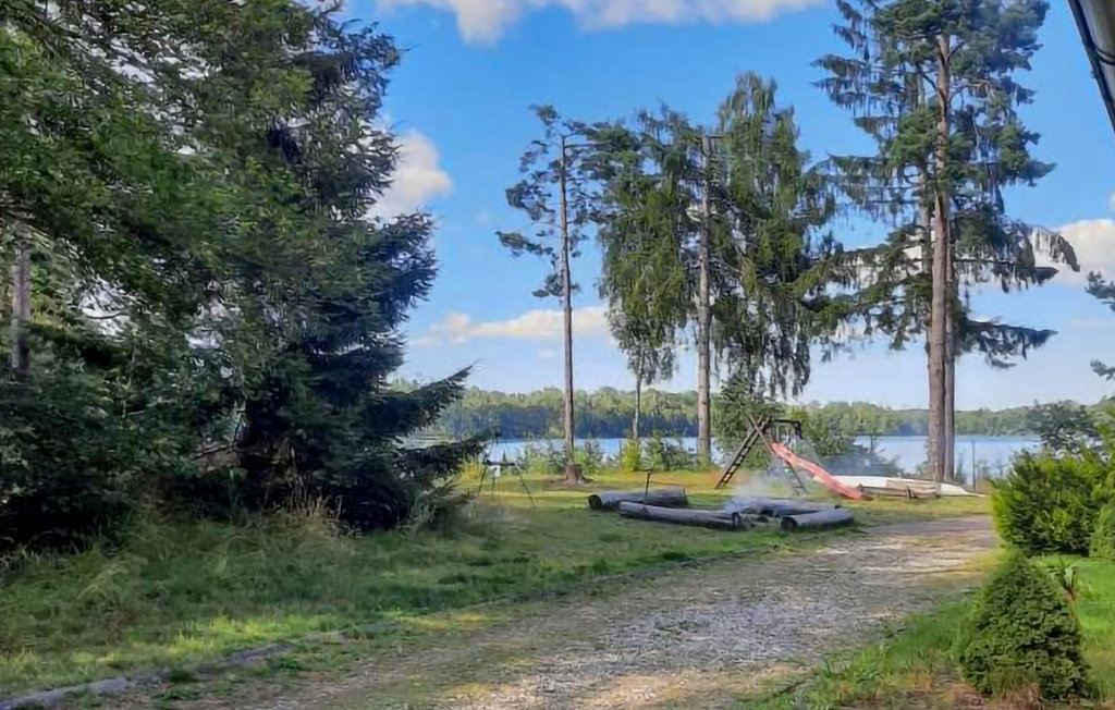 Dit ruime en praktische vakantiehuis wacht op je aan het Mausz meer.

Als je een vakantie plant met meerdere gezinnen of de uitgebreide familie, dan heb je hier de juiste accommodatie gevonden, met pe..