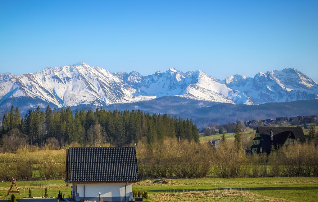 Er wacht je een heerlijke vakantie in dit luxe vakantiehuis met buitenzwembad, Fins houten bad en vele entertainmentmogelijkheden.

Karaktervol, ruim, kindvriendelijk en uiterst comfortabel. Dat zijn ..