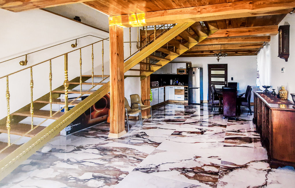 Comfortabel vakantiehuis in Wilczyce.

Het huis ligt op een groot, groen perceel. De accommodatie bestaat uit 3 comfortabele slaapkamers, een badkamer, een woonkamer met keuken en een aparte WC.

Het ..