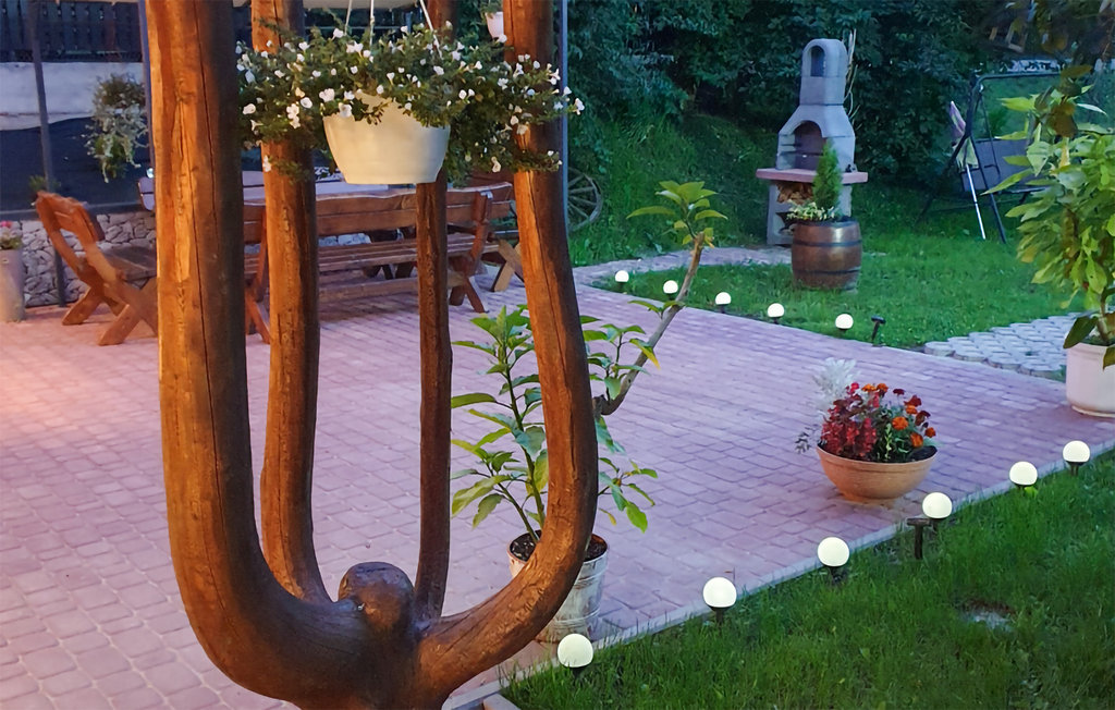 Breng een ontspannen vakantie door met geweldige natuurervaringen in dit vakantiehuis.

Het kleine en gezellige huis verwelkomt je op een ideale locatie om actief te genieten van de nabijheid van de n..