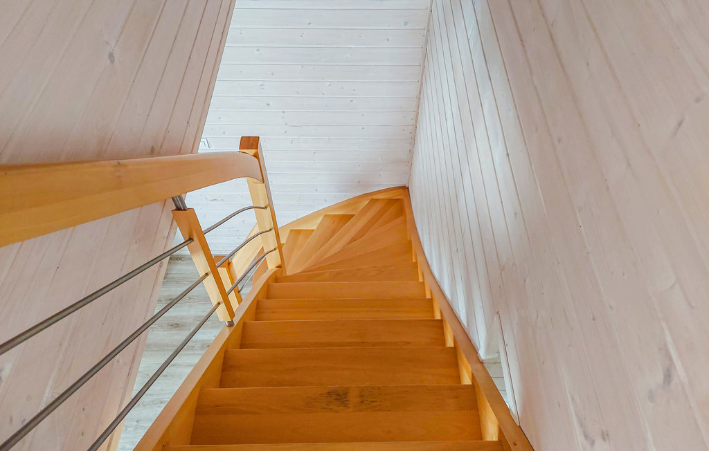 Dit mooie vakantiehuis in de buurt van het strand verwelkomt je in de Baltische badplaats Darlówko.

Verheug je op je vakantie met je familie in dit smaakvolle en uitnodigende vakantiehuis. Het mooie..