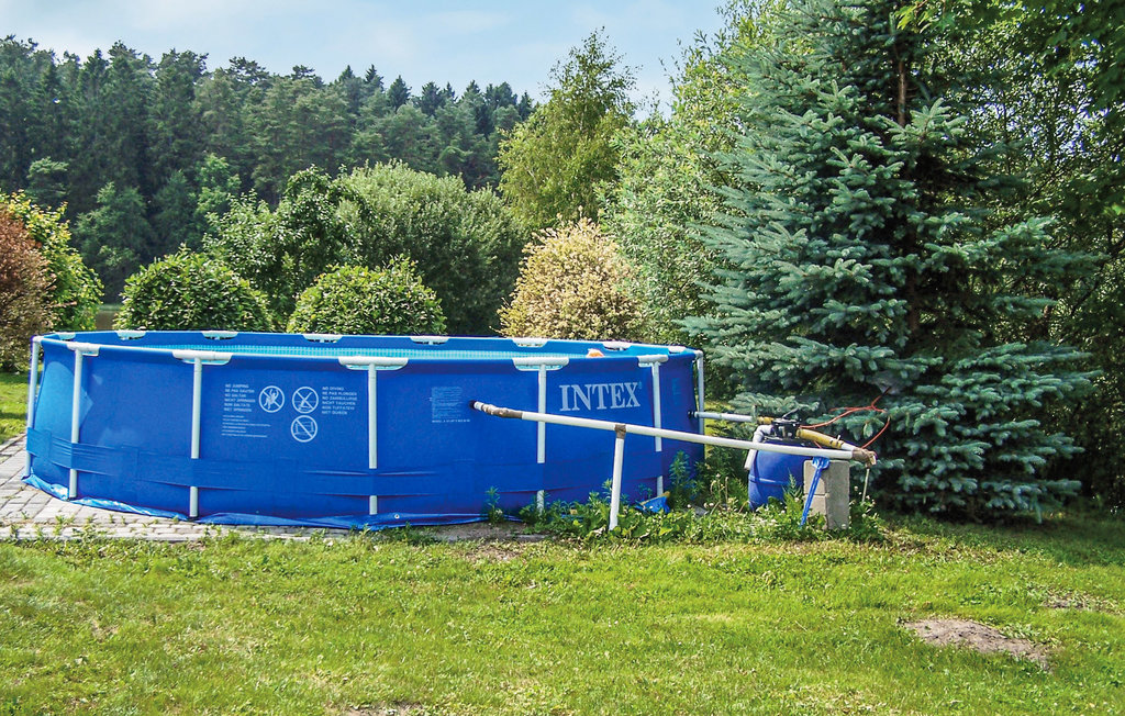 Gönnen Sie sich erholsame Urlaubstage in diesem Ferienhaus auf einer kleinen Insel mitten im See. 

Dieses idyllisch gelegene Ferienhaus empfängt Sie mit einer einladenden Atmosphäre. Ein gemütlic..